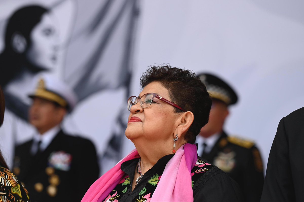 ErnestinaGodoy_'s tweet photo. Acudí a la conmemoración del 179 aniversario de la Gesta Heroica de los Niños Héroes en el Altar a la Patria de Chapultepec. Este acto nos recuerda el valor, la lealtad y el amor a México de quienes defendieron nuestra soberanía. Honrar su memoria es refrendar nuestro compromiso con las instituciones y el servicio al pueblo. Su ejemplo permanece como un símbolo eterno de patriotismo y entrega a la Nación.🇲🇽