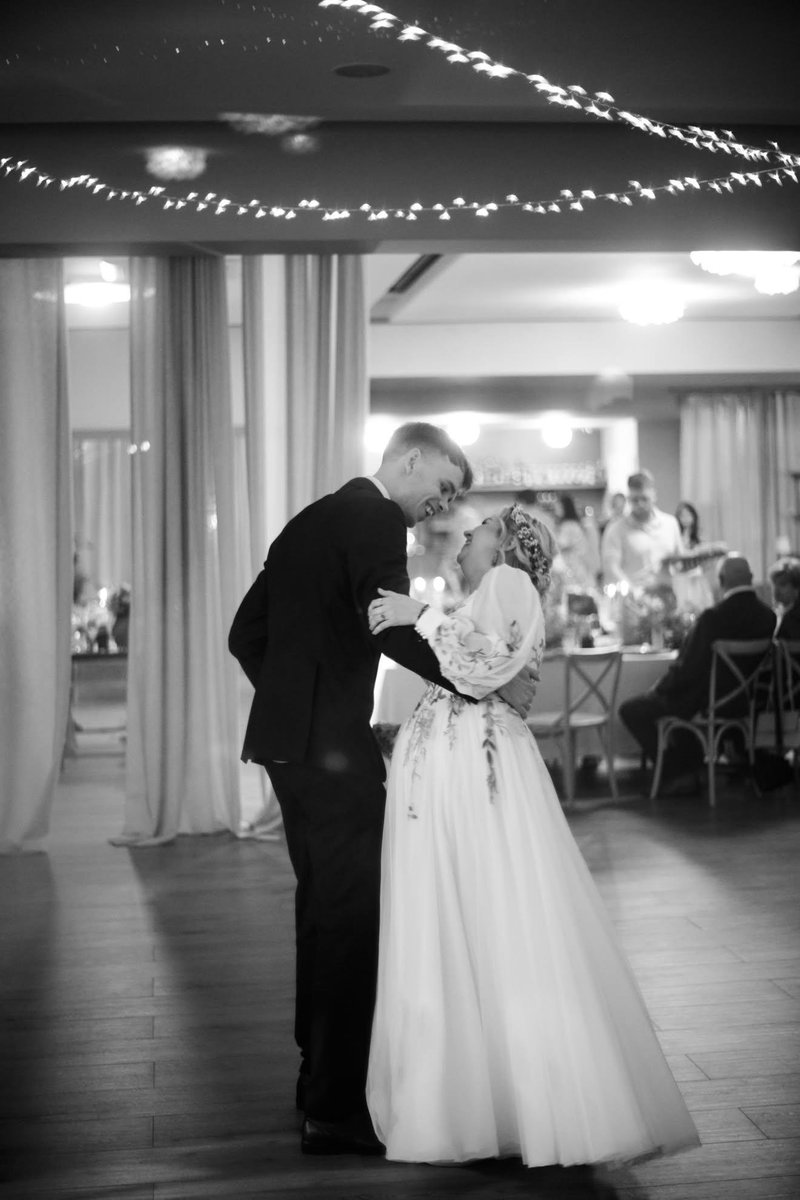 BDSixsmith's tweet photo. A perfect wedding with my beautiful bride. https://t.co/xzUKCiy1r1