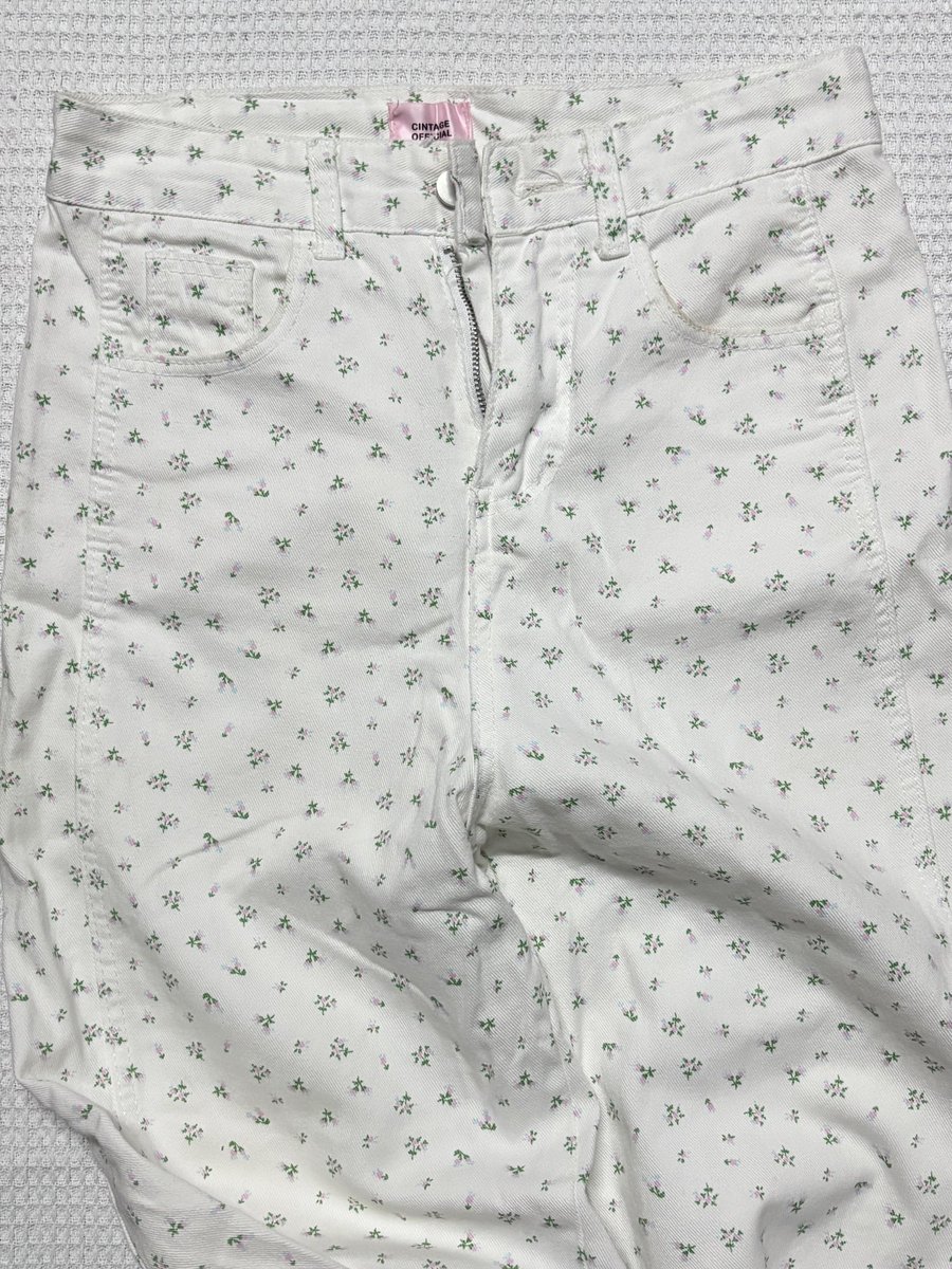 ququi23's tweet photo. Cintage ขาว size s เอว 26 สพ38 
มีตำหนินิดหน่อย ใส่สองครั้ง  250 บาท
#ส่งต่อเสื้อผ้า ค่าส่งเหมา 50 บาทค่ะเจเจ้ https://t.co/Xs39lKa8DX