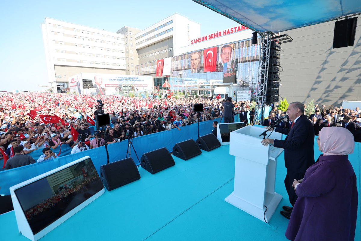 mehmet_kose55's tweet photo. Teşekkürler Samsun! 🇹🇷

Dünya Liderimiz, Cumhurbaşkanımız Sayın @RTErdogan’ın teşrifleriyle, Karadeniz’in sağlık üssü Samsun Şehir Hastanemizin resmî açılışını muhteşem bir coşkuyla gerçekleştirdik.

Meydanlara sığmayan, omuz omuza tek yürek olup Reis’ini bağrına basan tüm hemşehrilerime ve dava arkadaşlarıma şükranlarımı sunuyorum. Eser bizden, takdir milletimizden!