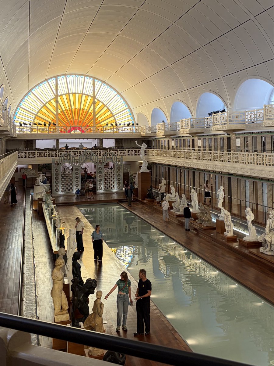 hannahvsdesign's tweet photo. La Piscine, a public art deco swimming pool turned into a beautiful museum.

If Korea knows how to preserve old sites as cafes, France knows to do so as museums. https://t.co/ITpztIbRS9