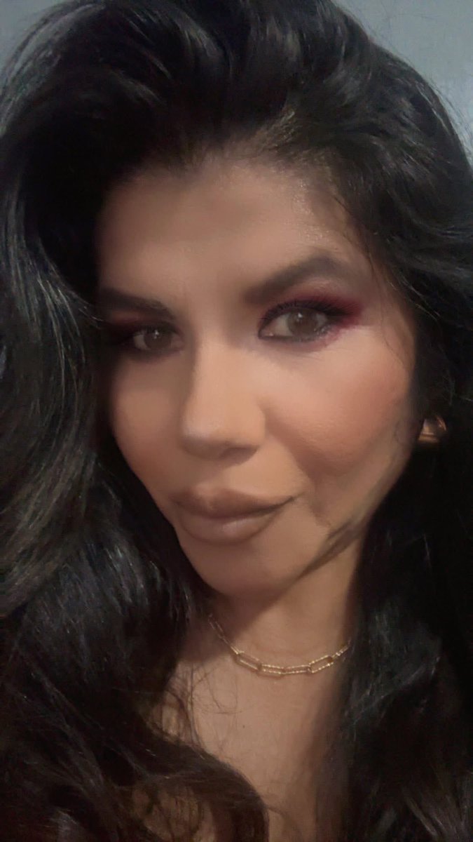 GabySilva_P's tweet photo. Yop. 🙋🏻‍♀️💋. https://t.co/RPR2IVluYa