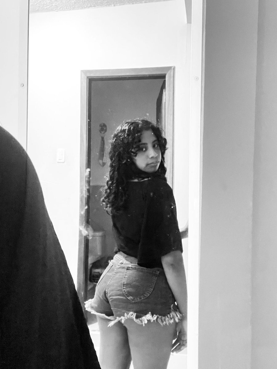 sam16893's tweet photo. Que le harías a ese culote ( la novia de un seguidor) https://t.co/JrYuRONf58