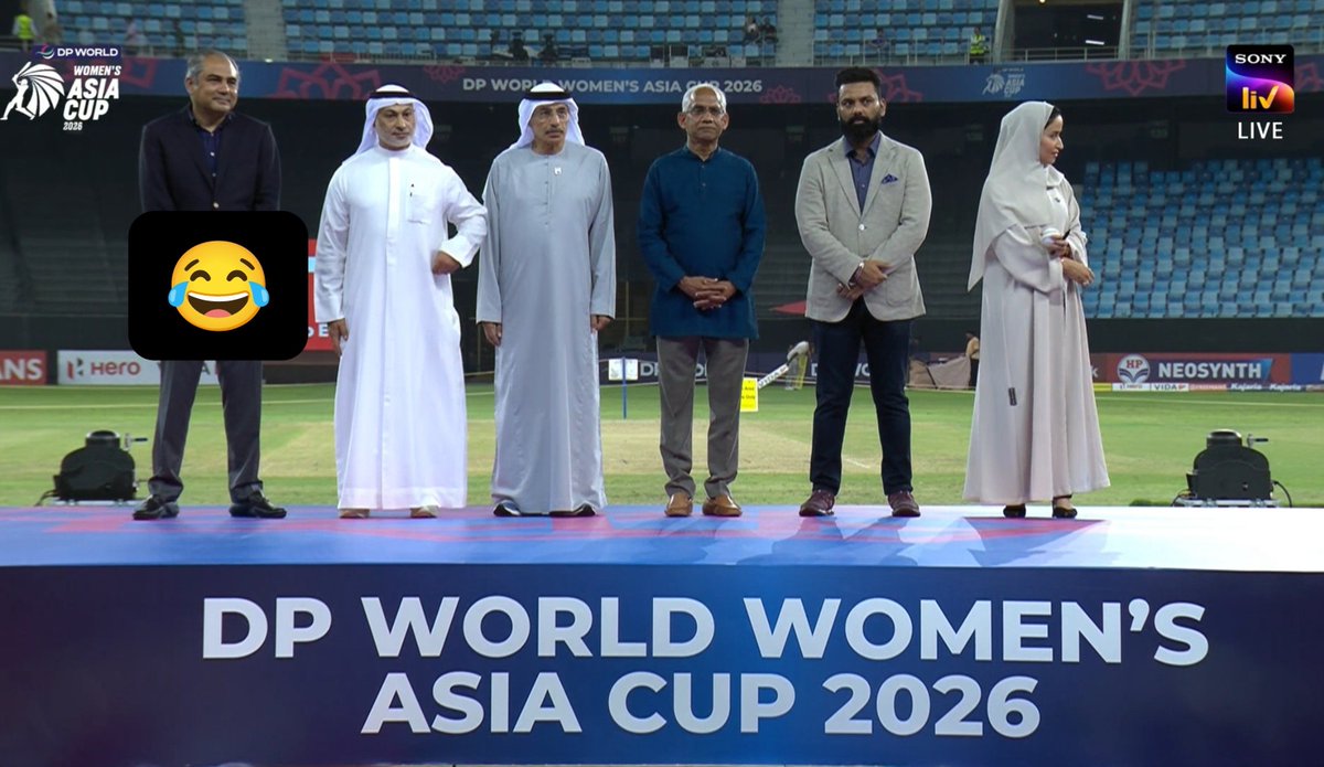 itsZimbuX's tweet photo. Indian fans chanting, “Trophy chor, trophy chor” to Mohsin Naqvi 😂

Ya bhikari ki itni hi izzat hai? 😭😂

#Asiacup2026 #INDvsSL https://t.co/qh6JbLcj0j