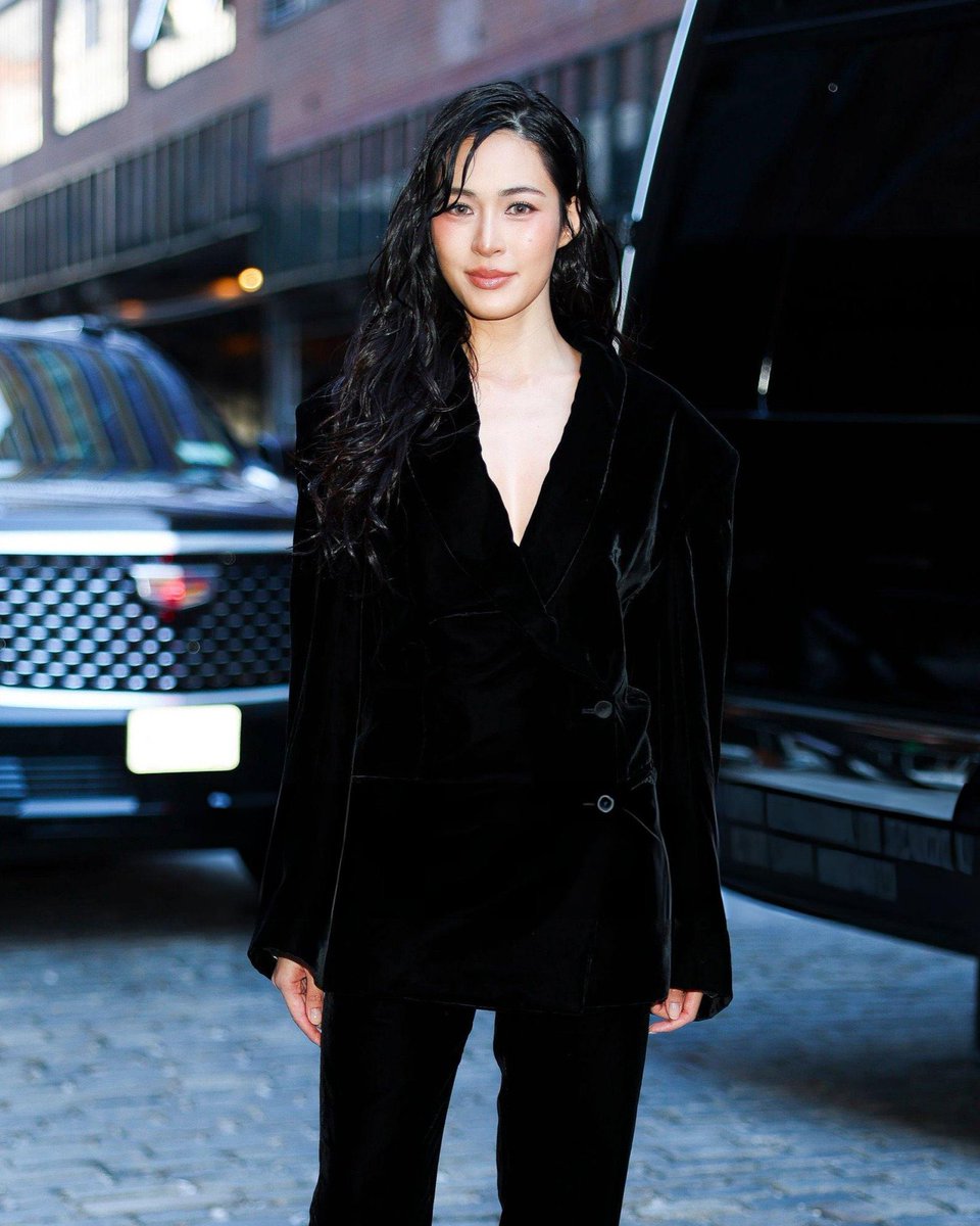 eleva_official's tweet photo. หลิงหลิง คอง @linglingsirilak APAC Face of Calvin Klein ขณะเข้าร่วมชมโชว์ Calvin Klein Collection Spring 2027 Runway Show  ณ มหานครนิวยอร์ก 

LINGLING APAC FACE OF CK
#CALVINKLEINSS27
#CALVINKLEIN @CalvinKlein 
#CalvinKleinSS27xLINGLING
#Linglingkwong
#ÉLEVA https://t.co/HG6cMhGxph