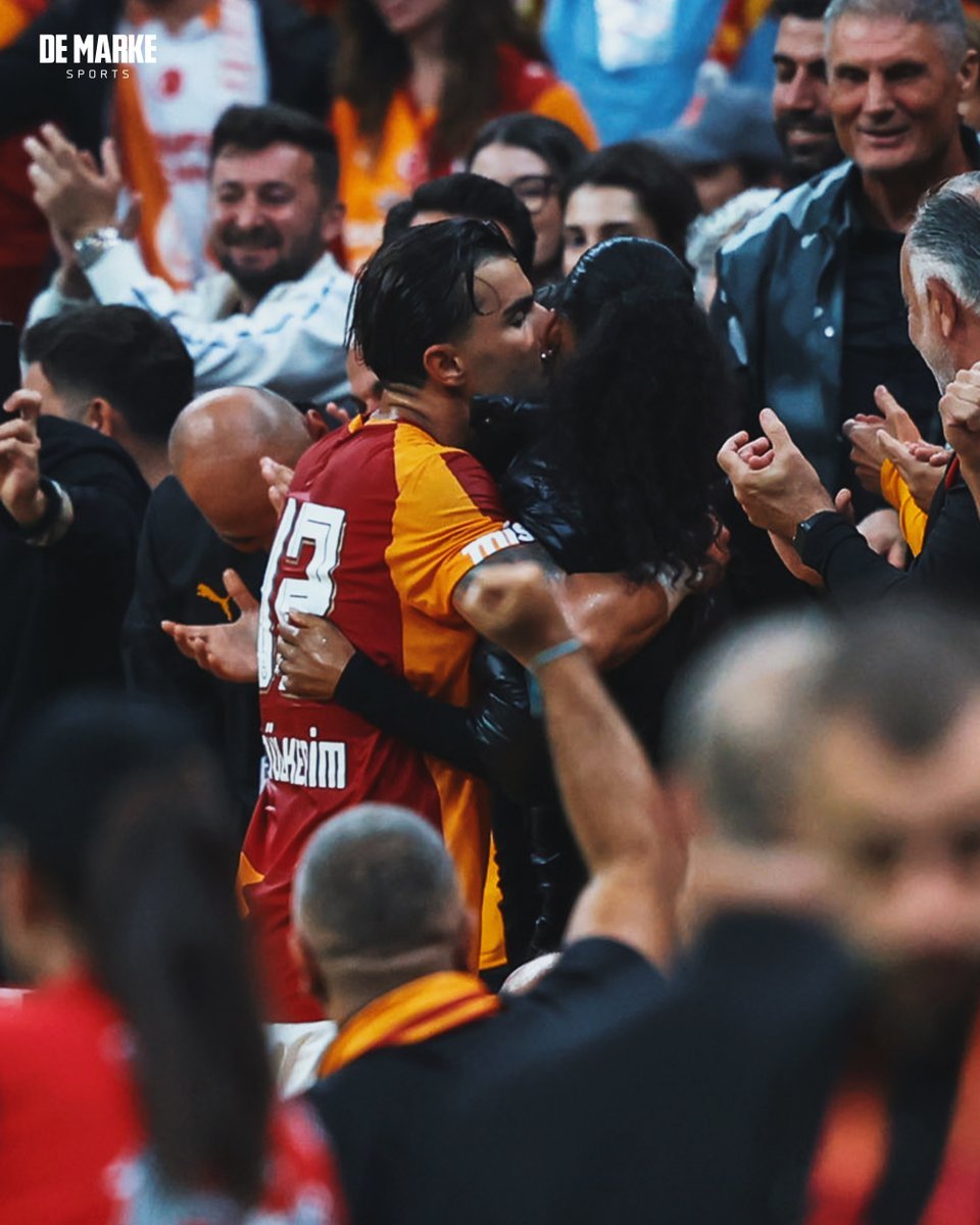 secondplunge's tweet photo. Sarı kart göreceksen değecek abi https://t.co/Ixaj1CnAxj