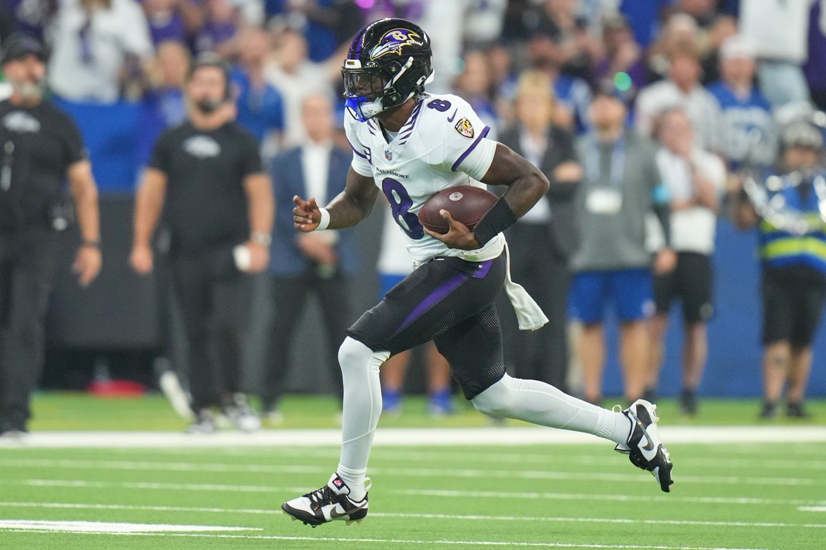 NFL's tweet photo. Lamar Jackson has been dealing in the first half 🔥 

229 passing yards
2 total TDs https://t.co/7V1ST3vQSH