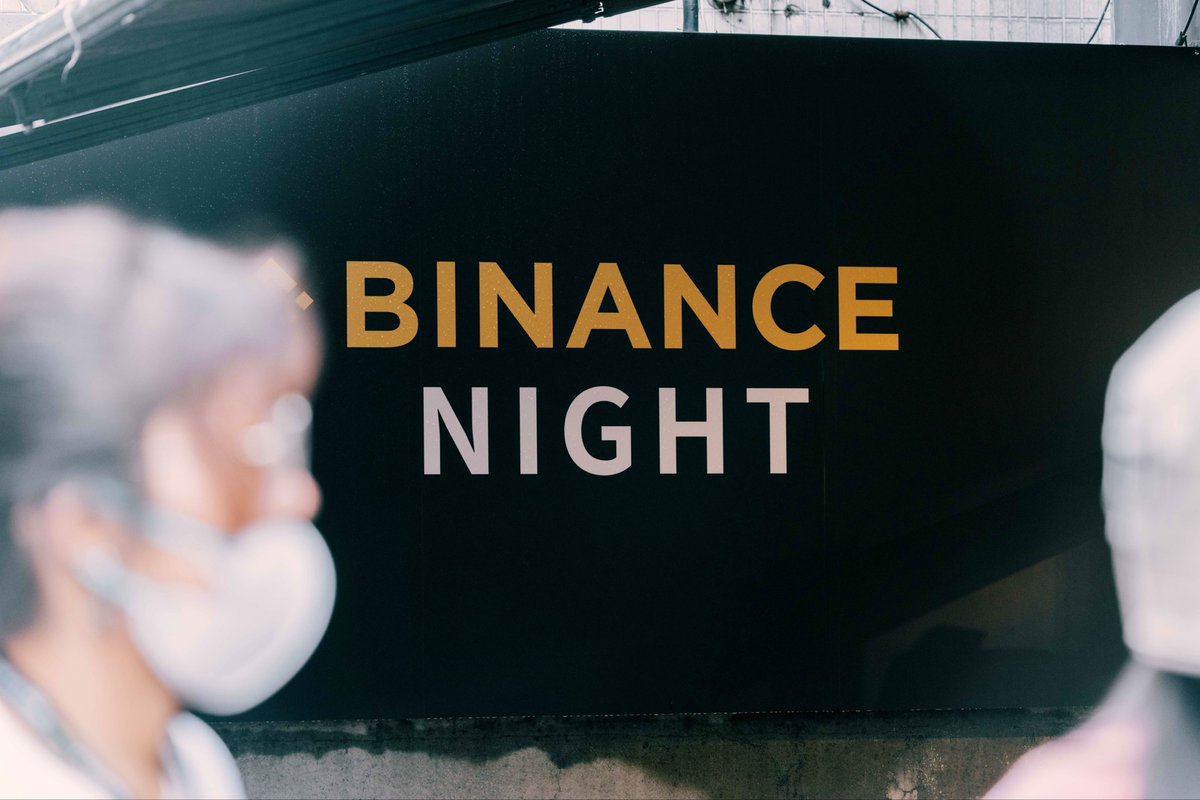Wang_Studio_'s tweet photo. 幣安夜市 Binance Night

每次的線下活動都很期待也很開心，能藉此與台灣各地的天使們和員工們團聚！感謝活動當天所有的員工、天使、PT 及攤販們，有大家一同努力才能將這場活動辦得順利且圓滿。

這次我負責的是「眼明手快」，主要挑戰反應速度看能接到幾隻隨機掉落的棒子。這遊戲最累人的部分就是每完成一次挑戰，就得蹲下去撿掉落在一地的棒子再吸回去（之前在 4/26 的 Challenge Taiwan 鐵人三項活動就看過也稍微體會過 😆）

最皮的是我還叫 Muyun 來挑戰我的關卡，一開始他居然自己撿棒子裝回去！@tinsgong_777 在旁邊起鬨說我使喚大老闆來做事 😂（Muyun 是現場級別最高的員工，小的完全不敢這樣玩啊啊啊啊啊 🤣）

特別感謝：
 @kieran_0321 活動中來接手我的崗位，讓我能夠稍微休息溜去跟朋友聊天！

 @cchevan5902 幫我拿最後一點食物，不然我都沒吃到 🥹，還帶我認識了一位同類別工作的 PT 夥伴 😆

 還有 @tinsgong_777、東東、god help 一起幫忙各個遊戲區域！

每次都非常珍惜能和大家相聚、一起玩或是一起辦活動的時光。誰也不知道哪一天誰會先財富自由退圈，你們說是吧 😁！
