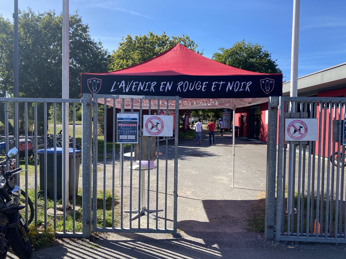 SemeyaStadium44's tweet photo. 🏟️Pré Hembert📍Saint Nazaire⚫️🔴St Nazaire Ovalie🏉#federal3🏆 https://t.co/EgQtTYdCpS