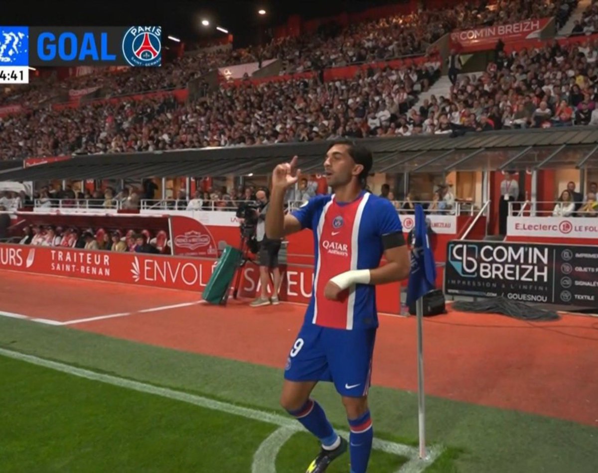 SeleccionRojita's tweet photo. FERRAN otra vez! ⚽🦈

Después de su hat-trick en Champions, hoy abre el marcador a los 5 minutos de partido.

Su 6° gol con el PSG en 5 partidos. https://t.co/0IQqKPjROk