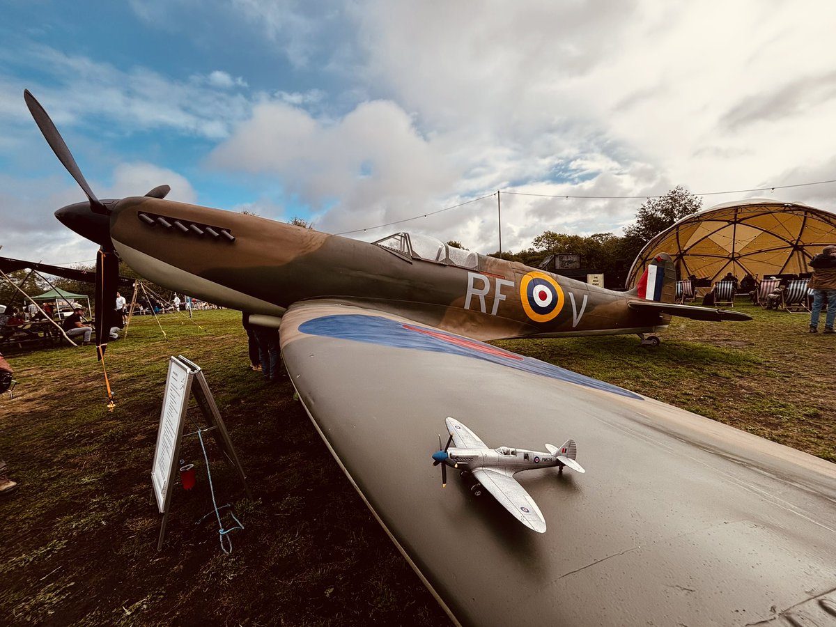 RowlyBech's tweet photo. “Where shall we fly to today, Dad?!”

@WeHaveWaysPod 
@almurray @James1940 
@RedFiveModels 
#wehavewaysfest https://t.co/HqvAPmy513