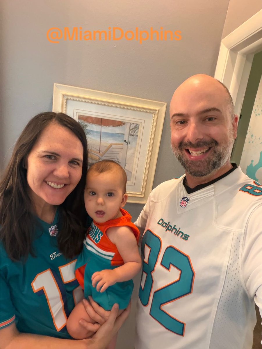 PatSheehanactor's tweet photo. Family #Phinsup @MiamiDolphins https://t.co/STtq5AFbyl