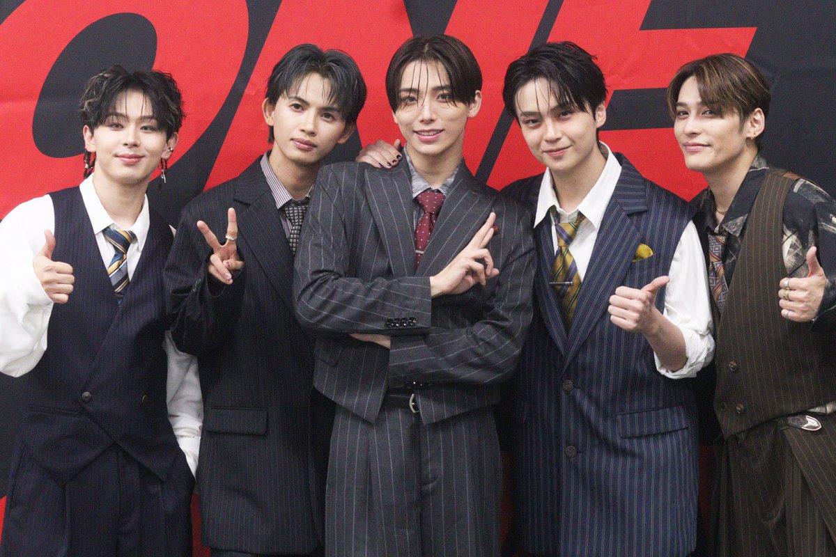 TVGweb's tweet photo. ONE N’ ONLY、自身初アリーナツアー
「INFERNO」完走❗️

▫️全21曲を圧巻パフォーマンス
囲み取材では”夏の思い出”も告白
「エビライ。楽屋が5人で少し寂しい」

▫️New Album発売サプライズ発表＆
リード曲「Golden Sun」初披露、
「メガホリ」開催決定なども…

✍️🏻REPORT作成中です

#ONENONLY https://t.co/sAj9LES657