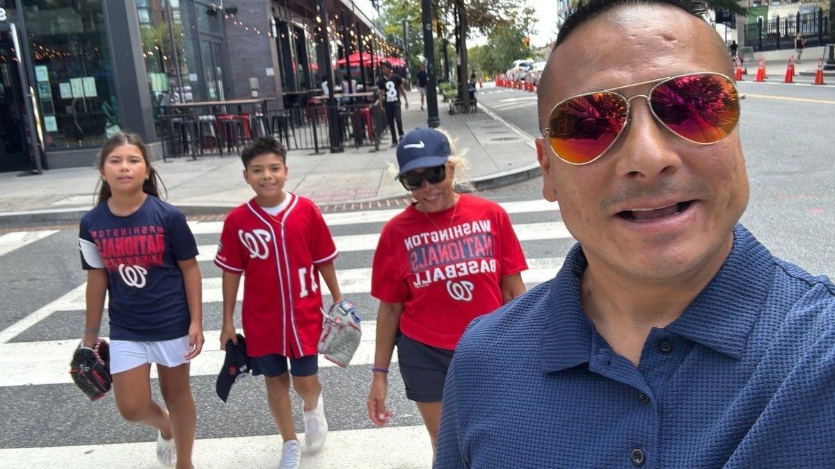 VetTix's tweet photo. Washington Nationals - MLB vs. Los Angeles Angels, Donated by @Nationals 
Thank you, Vet Tix. Looking forward to a Washington Nationals win today.  My kids are having a blast. 

Ivan, U.S. #Marine Corps (Currently Serving) #Memorymaker https://t.co/RPPSgsYoEQ