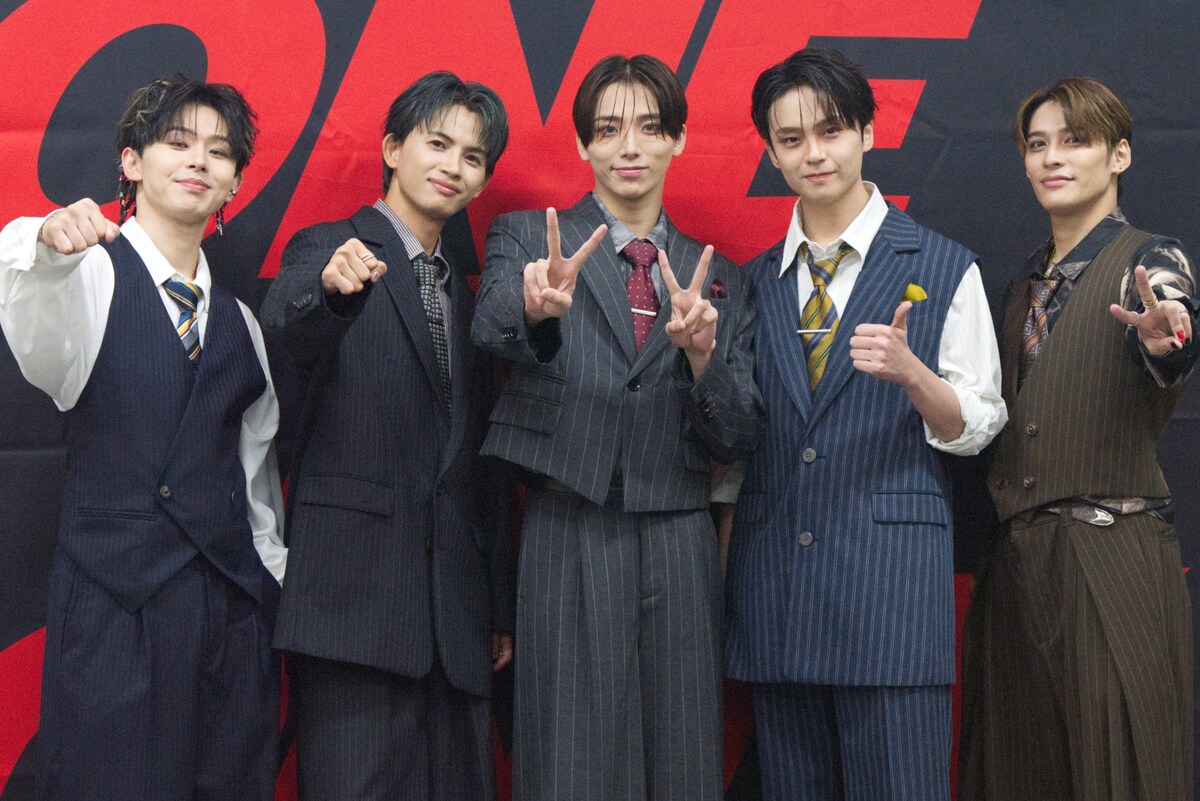 natalie_mu's tweet photo. ◢◤🔥“魂の熱波師”ONE N' ONLY🔥◢◤
ファイナル開演前に語った「ワンエンらしさ」
「湧き出るエナジー、魂の象徴が今回の新作」

🗼「Yes! 東京」を経たEBiDANの熱い結束も
「EBiDAN自体の団結力が段違いに増してる」

⏬詳細・📸ソロカット含む撮り下ろし15枚
https://t.co/KZcITIDRWM https://t.co/UIDj2cBvpF