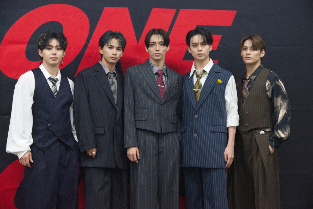 natalie_mu's tweet photo. ◢◤🔥“魂の熱波師”ONE N' ONLY🔥◢◤
ファイナル開演前に語った「ワンエンらしさ」
「湧き出るエナジー、魂の象徴が今回の新作」

🗼「Yes! 東京」を経たEBiDANの熱い結束も
「EBiDAN自体の団結力が段違いに増してる」

⏬詳細・📸ソロカット含む撮り下ろし15枚
https://t.co/KZcITIDRWM https://t.co/UIDj2cBvpF