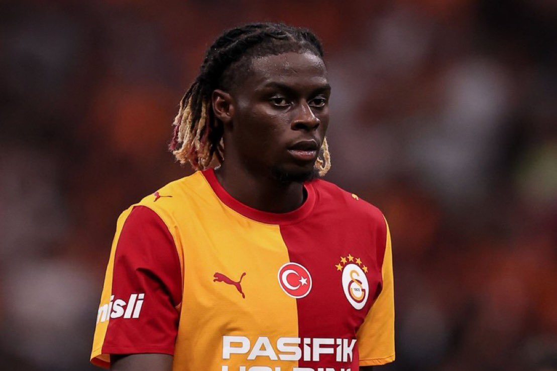 _samiyenhaber's tweet photo. Taraftar top ayağına geldiğinde dikine giden, heyecan yaratan topçu görmeyi özlemiş. Bir sonraki maçını iple çekiyoruz. https://t.co/qcmbU6QNNP