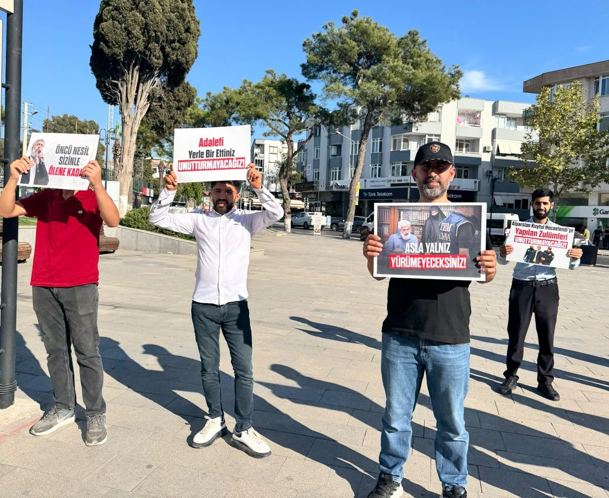 izmirfurkanh's tweet photo. İzmir Furkan Hareketi Gönüllüleri 13.09.2026 Pazar günü başta Alparslan Kuytul Hocaefendi olmak üzere tutuklu bulunan tüm kardeşleri için Basın Açıklaması gerçekleştirdi. 

#YargıEliyleZulüm
Ozgürlük IçinMeydandayız
FurkanGönüllülerine Ozgürlük https://t.co/EUmoxCTa41