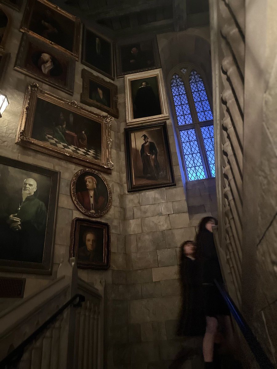 lassybees's tweet photo. life through the eyes of a hogwarts student https://t.co/hOP8sPkVdy
