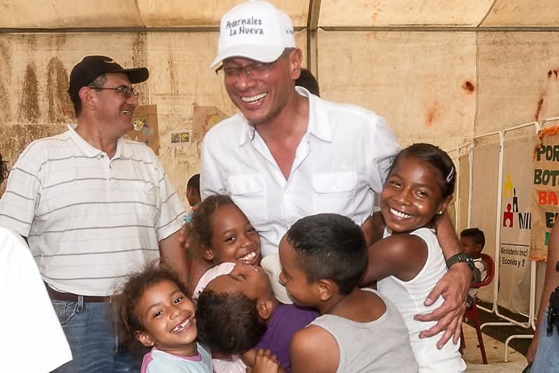 JanethBustosRC's tweet photo. Querido Jorge, feliz cumpleaños.
Hoy, en medio de una prisión que consideramos profundamente injusta, quiero enviarte un abrazo fraterno y solidario. Nadie te olvida. Tu fortaleza y tu resistencia siguen siendo ejemplo para quienes confiamos en que la verdad y la justicia terminarán imponiéndose.
Resiste, compañero. Vendrán días de justicia y libertad. 
¡Feliz cumpleaños, Jorge!