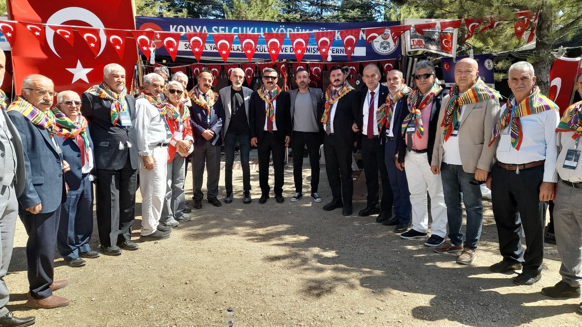 CirakStajFED's tweet photo. 745. ERTUĞRUL GAZİ’Yİ ANMA VE YÖRÜK ŞENLİKLERİ’NDE FEDERASYONUMUZ TEMSİL EDİLDİ

@iyiparti 
@MDervisogluTR 
@iyipartitbmm 
@ipekozkal 
@Bursacssmderneg 
@SrraEmre 
@brahimelikkaya8 
@UmmuOzkan_26 
@bursastajder 

Bizleri kabul ederek samimi bir atmosferde ağırlayan, yakın ilgisini, alakasını ve desteğini esirgemeyen Sayın @YS_Turkoglu’na şükranlarımızı sunuyoruz. 

Önümüzdeki günlerde de kıymetli desteklerinin artarak devam etmesini temenni ediyor, misafirperverlikleri için teşekkür ediyoruz.

Bu anlamlı etkinlikte federasyonumuzu başarıyla temsil eden, haklı mücadelemizi her platformda kararlılıkla savunan değerli yol arkadaşlarımız Ümmü, Serra, Fatih ve İbrahim’e de özverili çalışmalarından ve emeklerinden dolayı yürekten teşekkür ederiz.

Birlikte güçlüyüz, mücadeleye devam edeceğiz!

Planda Stajyer Bütçede Çırak
#StajyerçırakKomisyona