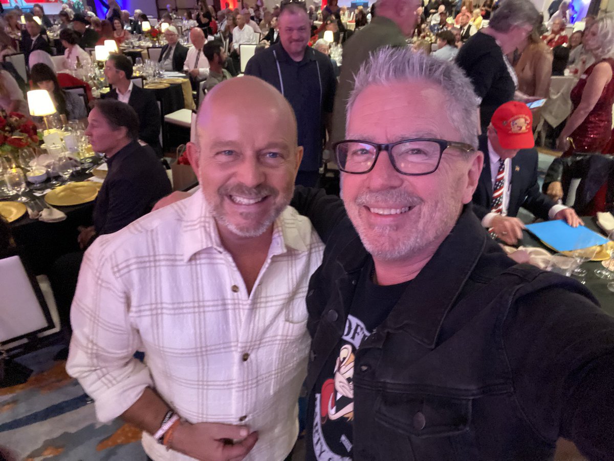 MikeLoftusComic's tweet photo. Great hanging with Steve Hilton last night. Make California Golden Again!
He can win this thing! Let’s go Cali! https://t.co/HBkQITtBrg