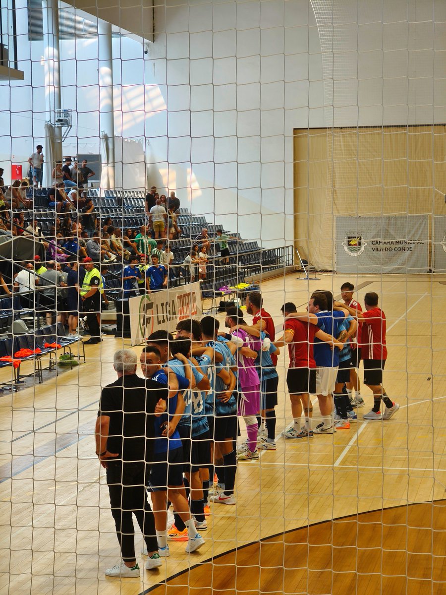 Arrojazz's tweet photo. Resilientes. Um grande jogo de futsal de ambas as equipas, dentro e fora de campo! https://t.co/wazv8VQdOE
