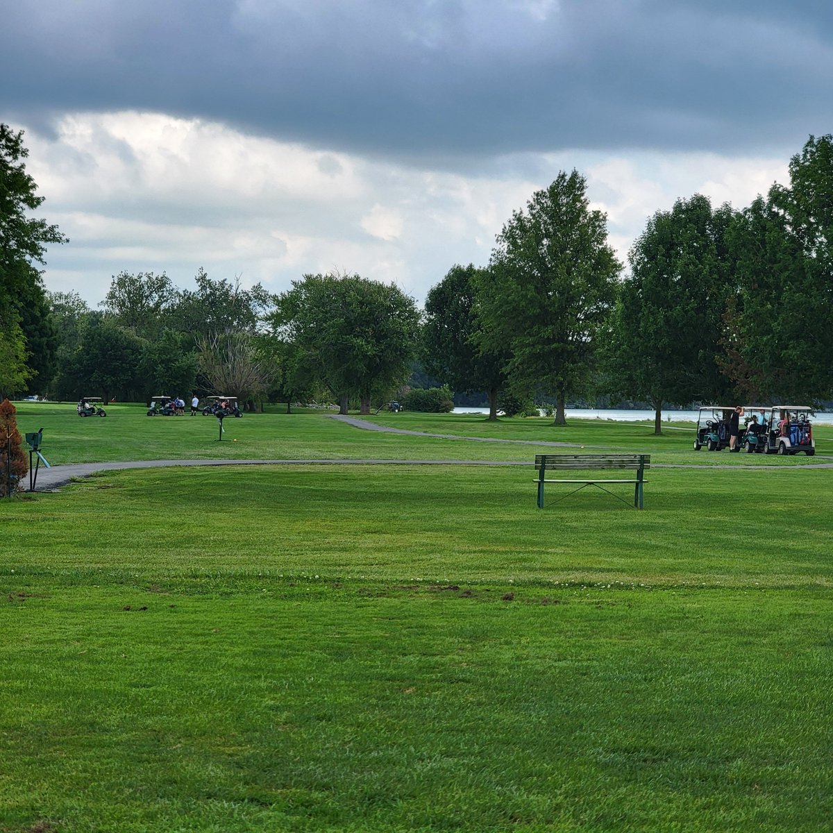 TheJoelClements's tweet photo. Holy backed up… 😅 Pace of play is absolutely cooked today at the home course. 
On top of that a storm is rolling in 😑 https://t.co/nH1o7gUg5B