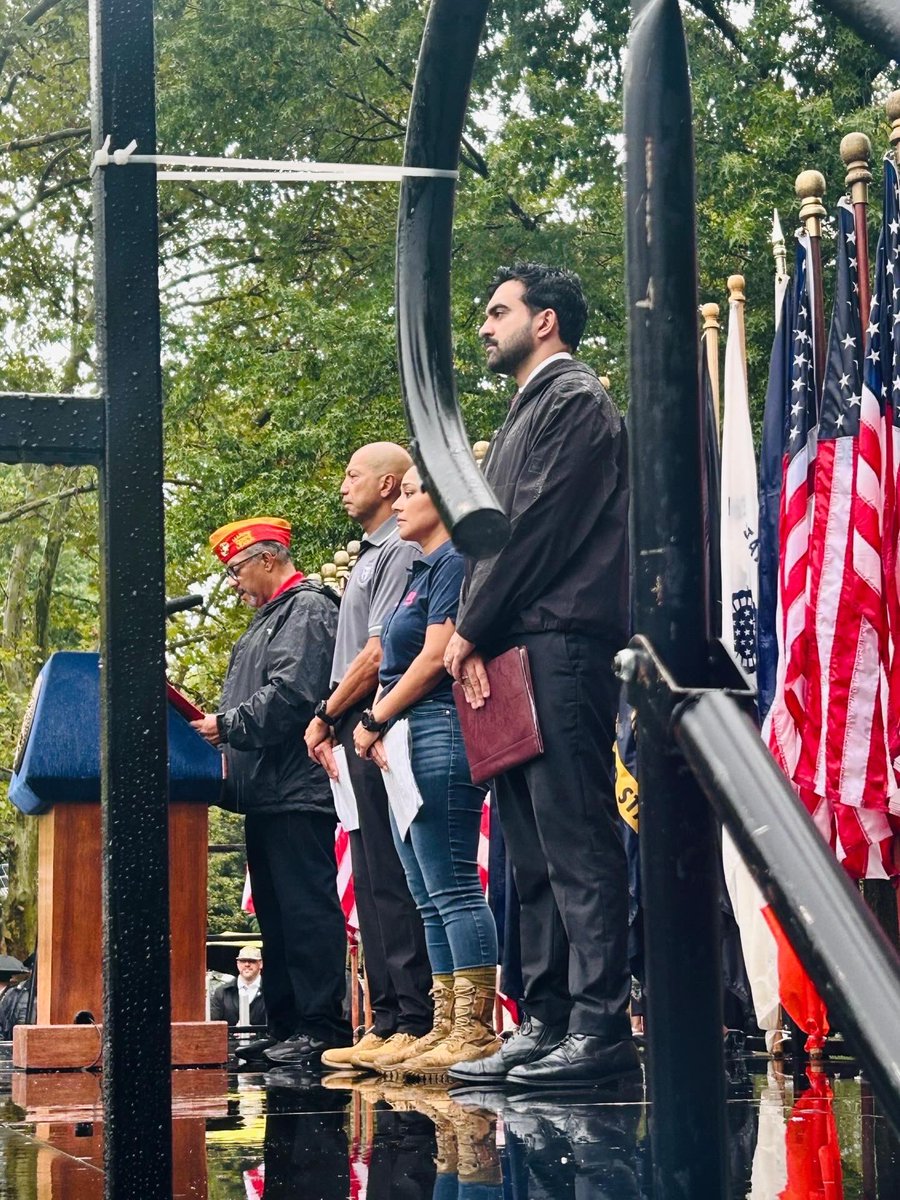 nycemergencymgt's tweet photo. To the veterans who served, to the families who served with them, and to the New Yorkers who shouldered a pack this morning on their behalf: thank you. Service leaves a long trail. It runs through generations of this city, through the post-9/11 era and every era before it, and through households where a deployment reshaped everything. This morning New York City completed its first Remembrance Ruck, from Cadman Plaza across the Brooklyn Bridge to Foley Square, with names carried the full distance. The route closed at a resource fair connecting the military community to housing, health care, mental health support, benefits and the organizations that stand ready to help. Our respect to everyone who made the crossing, and our thanks to @nycveterans and to NYC CERT members.