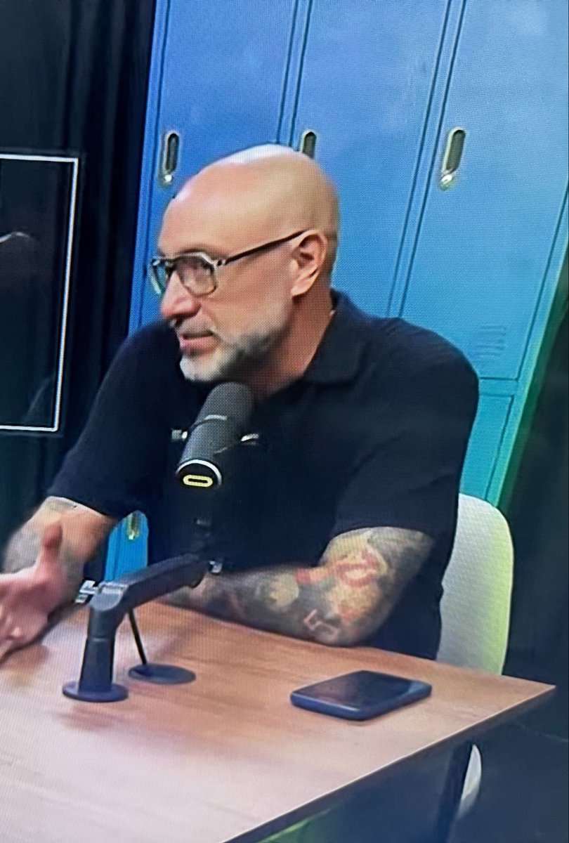 JavierLZ's tweet photo. No te lo firman los mejores directores deportivos este mercado de verano.

¿La masía? ¿La fábrica? ¿La academia?

Sales ahí fuera, te rodeas de gente buena y te sale algo bueno. Puede parecer sencillo, pero no lo es 😂

¡Grandes! https://t.co/U71vgJw1aX