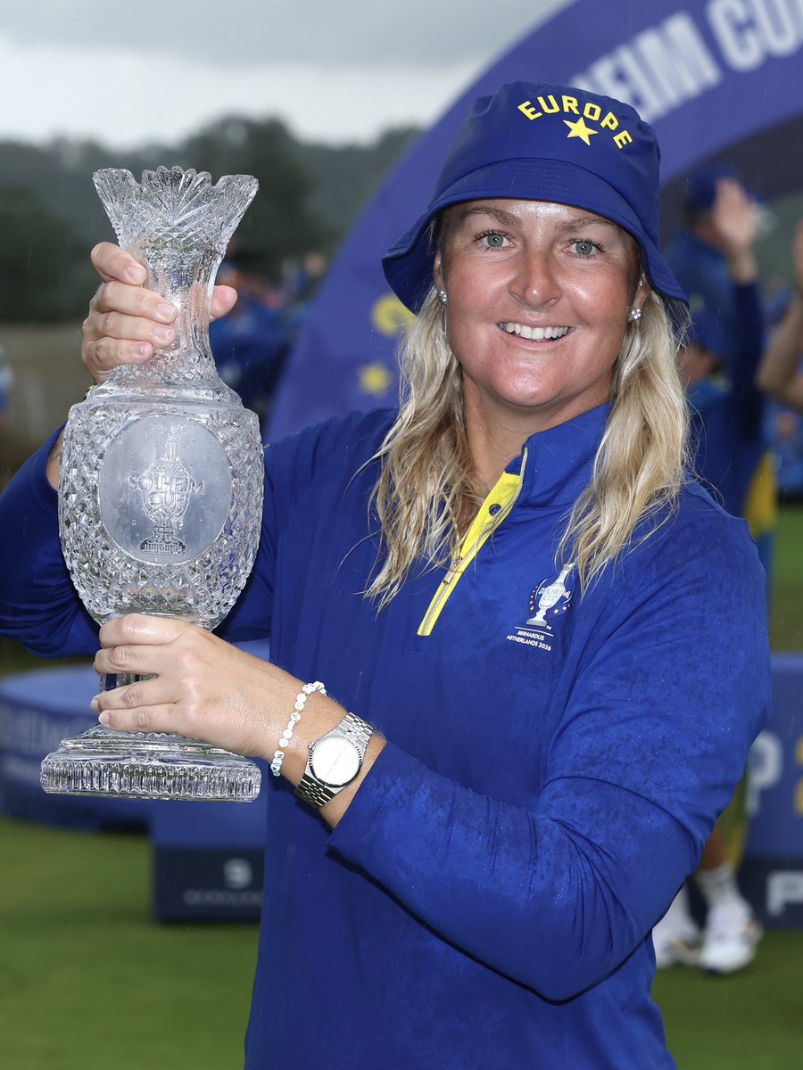SolheimCupEuro's tweet photo. Captain fantastic. 🏆

#TeamEurope | #SolheimCup https://t.co/ThuzcB5jM0