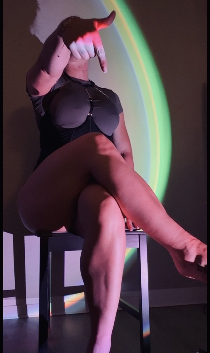 Gym_Socke's tweet photo. These legs don't train for nothing 💸

Tribute &amp; slide to my DMs 

#findom #paytotalk #goddess https://t.co/e6p0zxqRUT