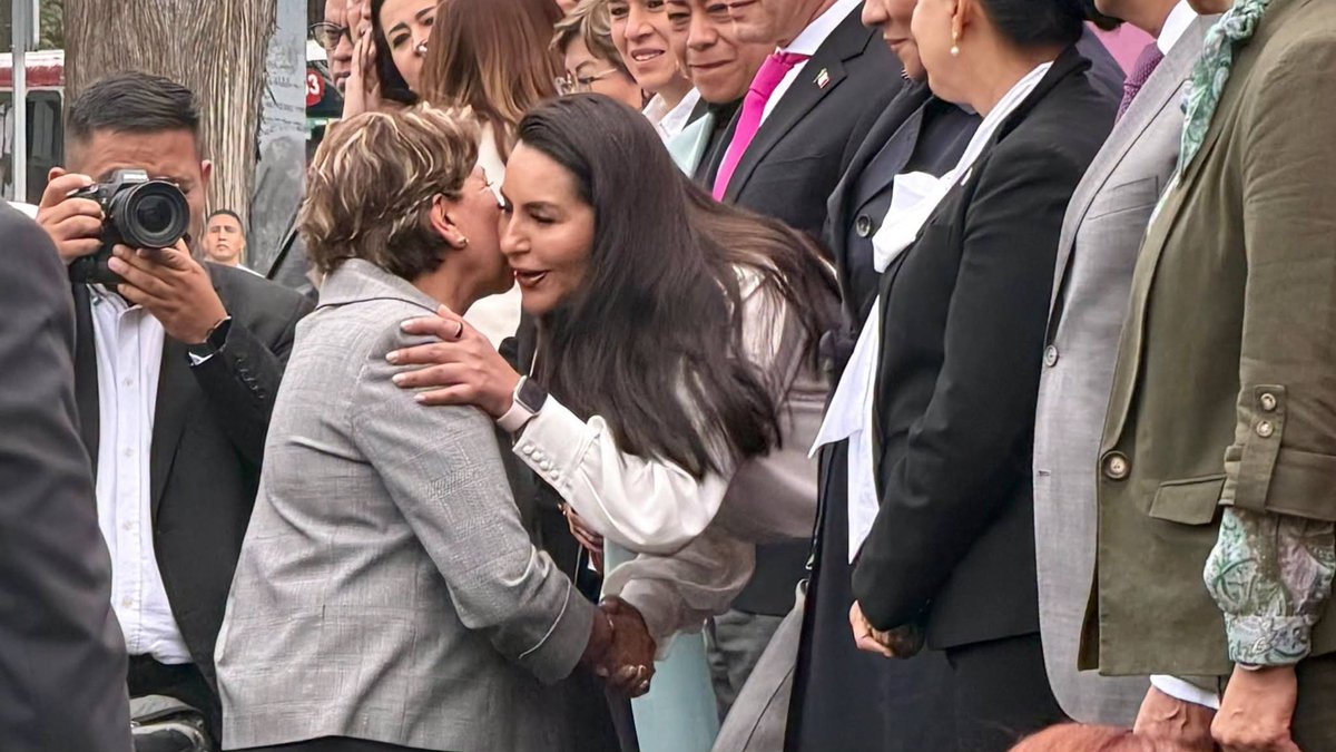 TeemOficial's tweet photo. La Dra. @ArlenSiuMx, Magistrada Presidenta del #TEEM, asistió a la Ceremonia por el 179 Aniversario de la gesta heroica de los Niños Héroes de Chapultepec, encabezada por la Mtra. @delfinagomeza, Gobernadora Constitucional del Estado de México. https://t.co/LVc4MxTk3u