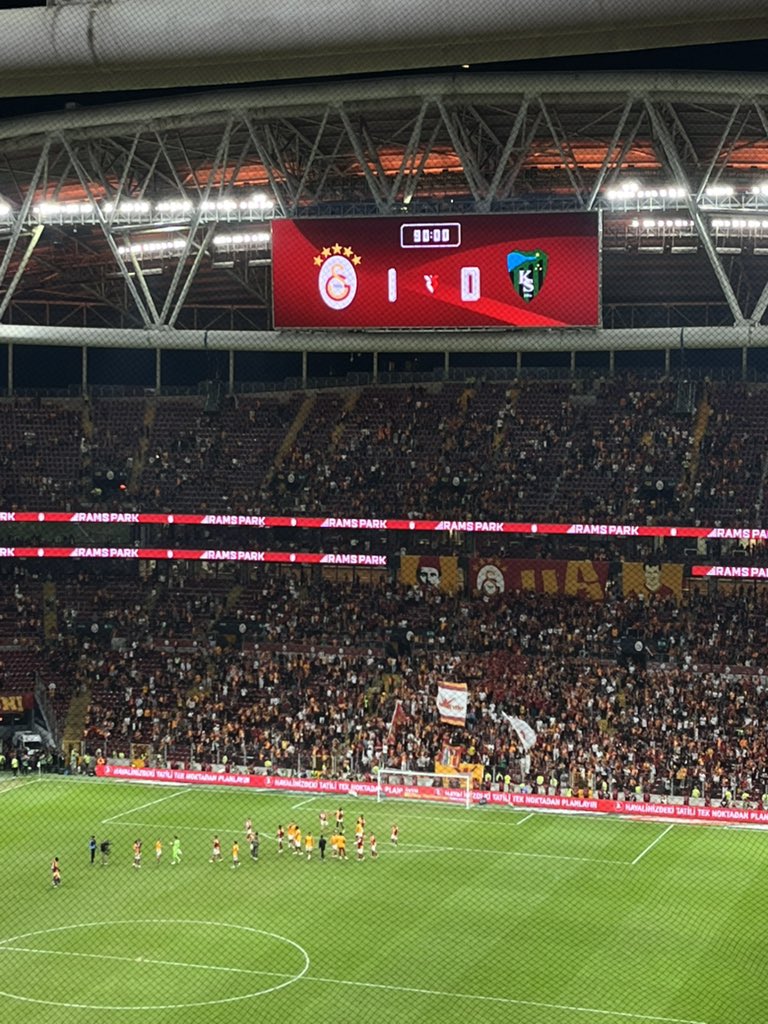 gulp_hakan's tweet photo. KOCAELŞSPOR : 0
gs : 1
Canın Sağolsun Körfezimm
Sahada Belki Kazanamadık ama
Trübünde Gene ZİRVEYDİK...
Hodri Meydan samiyenn Ramspark 💚🖤 https://t.co/aEa87psHtS