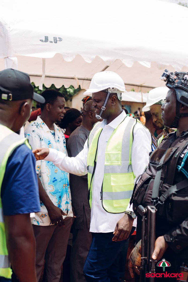 ahafia_ga's tweet photo. Hon. Basiera Saankara joined H.E John Dramani Mahama for the Day 2 of the Resetting Ghana Tour in the Upper West Region at the Wa West 24 Hour Economy Market Site.
#Saankara4NYO
#TeamSaankara https://t.co/nwNyRV4cFi
