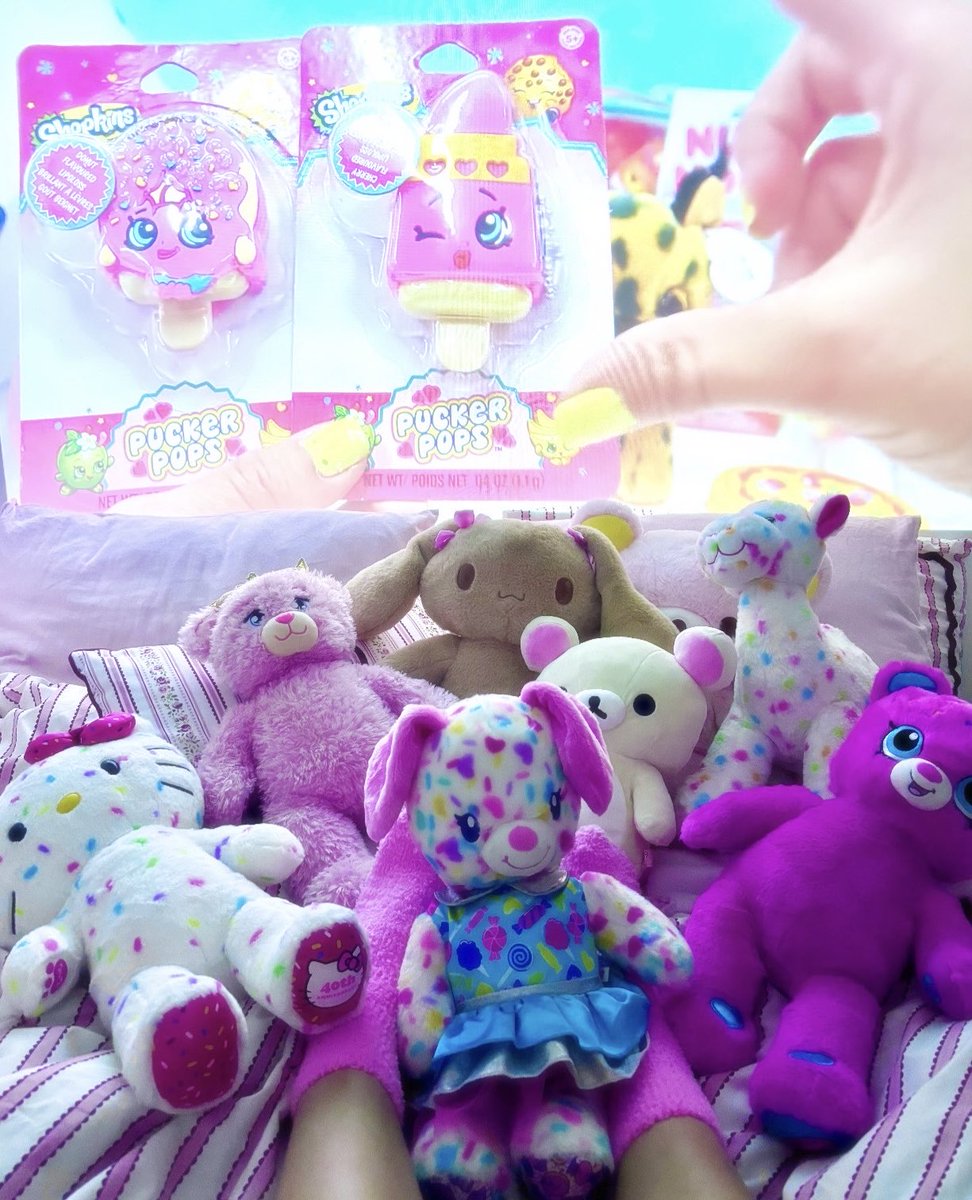 pupcakest's tweet photo. surround yourself with plushies N love 🦄💘🍌🛼 https://t.co/37zfjz4g54
