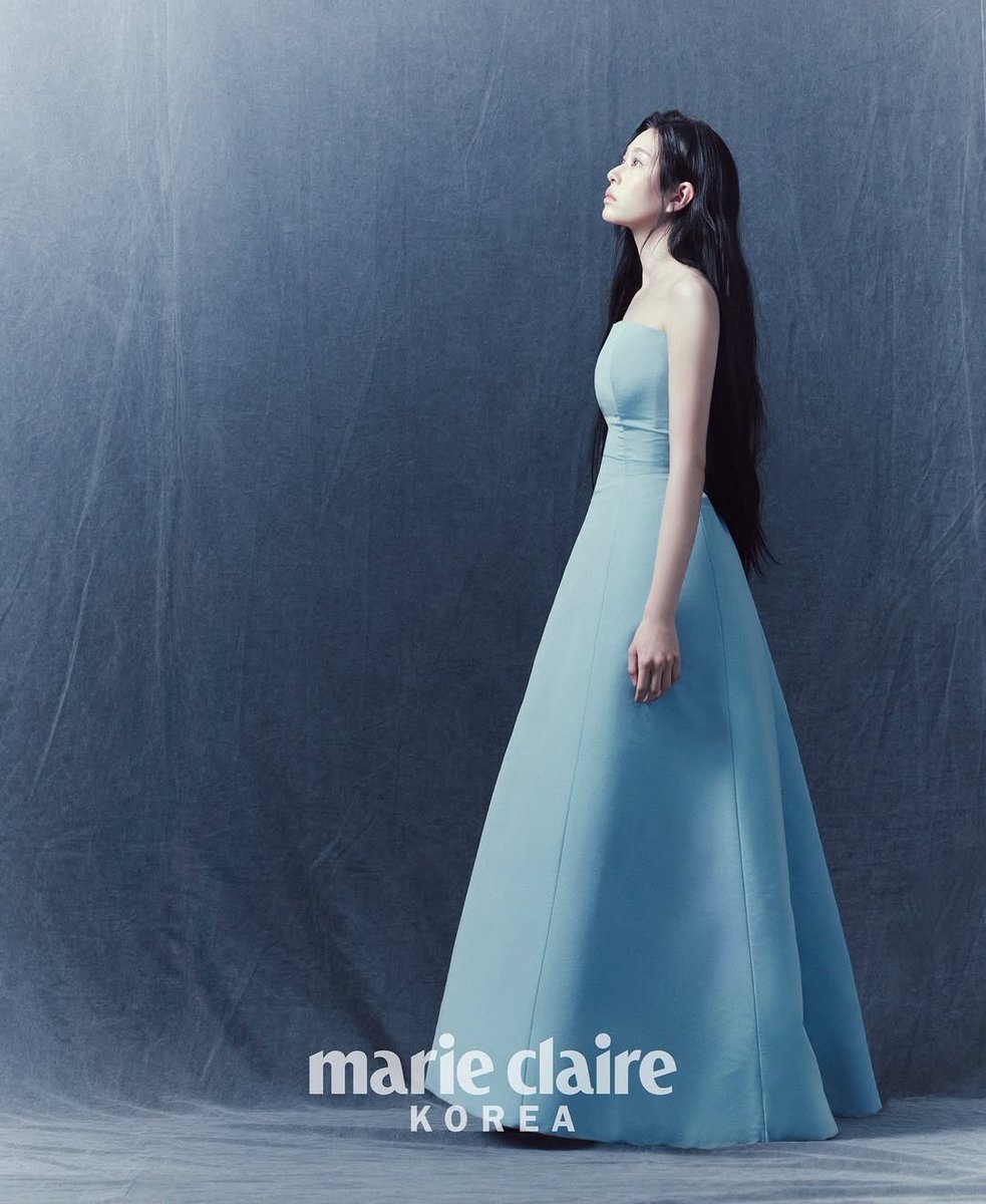 minujkim's tweet photo. like   a   timeless   sonnet   brought   softly   to   life,   she   moves   with   such   quiet,   graceful   poise.   every   angle   a   masterpiece,   every   glance   a   gentle   whisper   of   elegance   that   lingers   long   after   the   first   look. https://t.co/IX75ki8Kv2