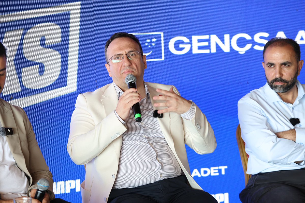 avsinantekin's tweet photo. 📍 Balıkesir | Yükseliş Kampı

Genç Saadet’in Yükseliş Kampı’nda genç kardeşlerimizin heyecanına, enerjisine ve güzel muhabbetine ortak olduk.

Kulis Talks’ta tecrübelerimizi ve hatıralarımızı paylaştık. Günün benim için en özel anı, oğlum Abdullah’la aynı mikrofonu paylaşmak oldu. 😊

Emeği geçen tüm kardeşlerime teşekkür ediyorum.

#YükselişKampı #GençSaadet #SaadetPartisi #MahmutArıkan #HaldunPekdemir
