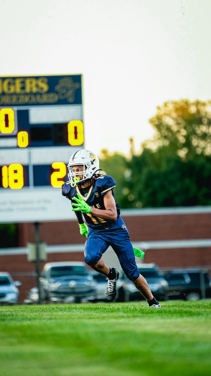 webelieverj's tweet photo. 🌟Week 3🌟 - 1 touchdown - 2 point conversion - pick six - 4 rec 56 yards‼️ https://t.co/vV5keXUtJB