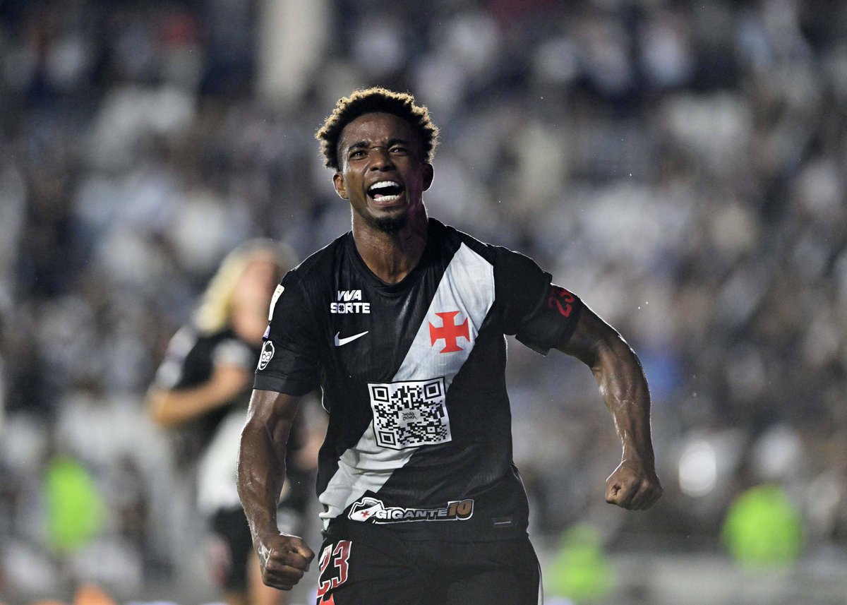 SofascoreBR's tweet photo. Thiago Mendes entre todos do @VascodaGama no @Brasileirao 2026:

1° em Nota Sofascore (7.22) 
1° em gol (5) 
1° em participações em gols (6) 
1° em grandes chances criadas (5) 
1° em passes decisivos (41) 
1° em passes certos no último terço (389)
1° em faltas sofridas (48)

🤯🤯 https://t.co/wLtebdATk3