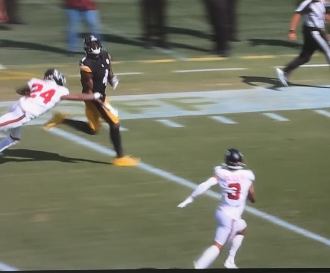 matthewluciow92's tweet photo. I swear we got the replacement refs for this game because in what world is this not pass interference 

#steelers https://t.co/QxRBHWWKf2