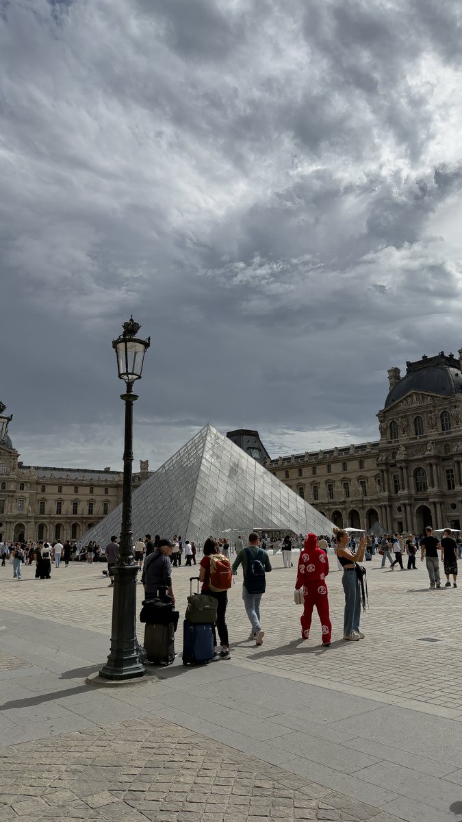 _immass's tweet photo. Randoms de Paris🌟 https://t.co/BRHZAcOX9C