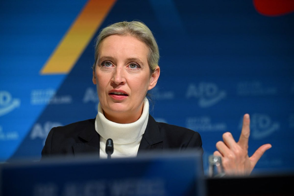 gundemedairhs's tweet photo. AfD lideri Alice Weidel:

İktidara geldiğimizde Almanya olarak Ukrayna'ya yapılan ödemeleri durduracağız ve savaşa verilen tüm desteği kesip, geri ödeme taleplerinde bulunacağız.

Almanya'da bir milyondan fazla Ukraynalı sosyal yardım alıyor. Bu aslında inanılmaz ve bunların hiçbiri mali olarak sürdürülebilir değil artık.

AfD lideri Alice Weidel: dönmeli. Özellikle askerlik çağındaki genç Ukraynalı erkekler geri dönmeli.