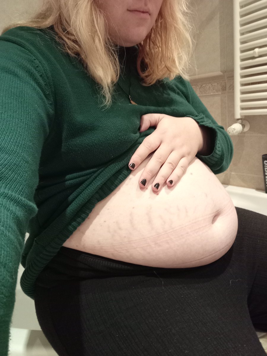 softie_sophie_'s tweet photo. Omggg I love autumn I'm finally not sweaty all the time and I can enjoy baking and snacking and I feel super soft and cute yay https://t.co/3fvvAPMsdl