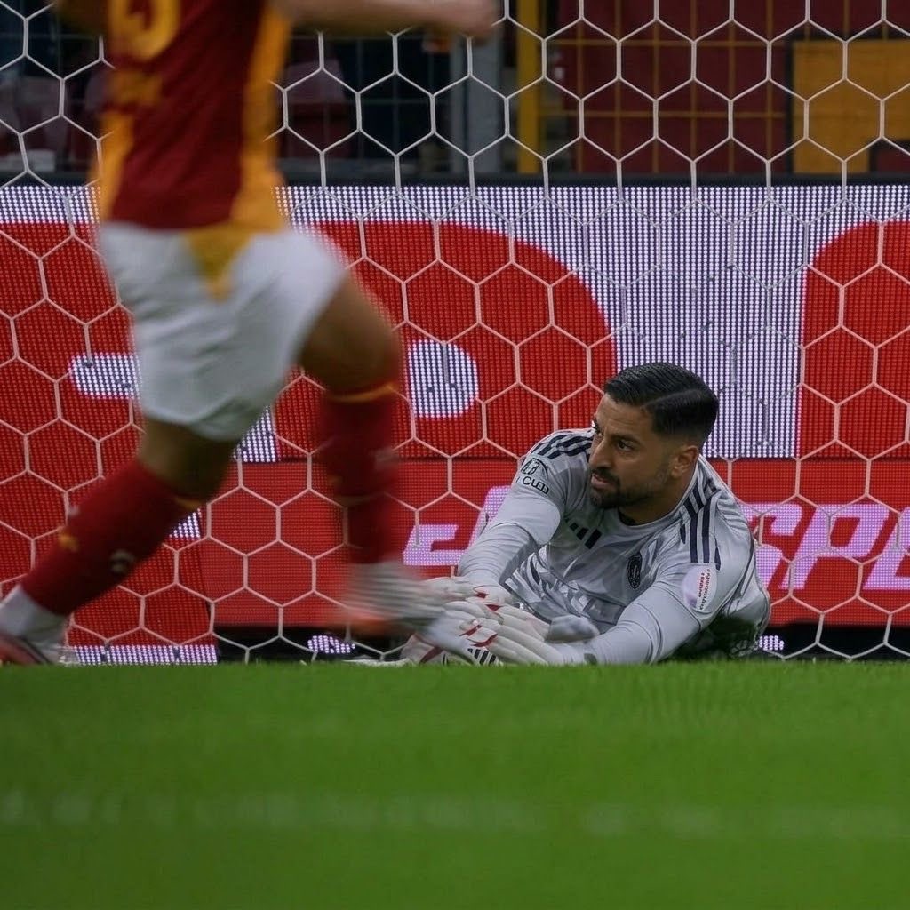 GalaAslaniGS's tweet photo. 🚨 Ahmet Çakar ;

Bu konuda %100 eminimki aynı pozisyon fenerbahçeye olsaydı golü verilirdi. Galatasarayın buz gibi golünü yediler. https://t.co/Z3q4IH1oYr