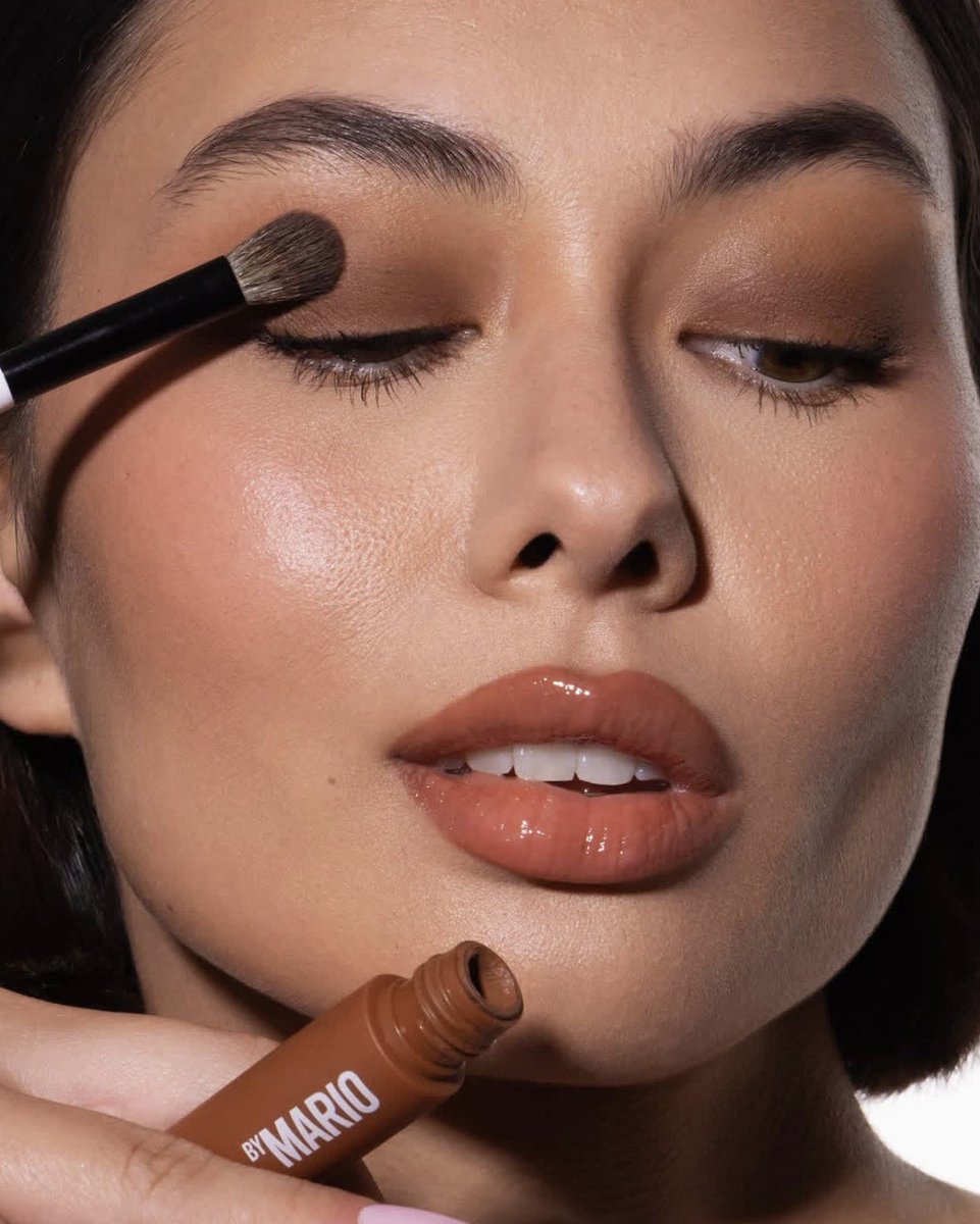 MorganSilver369's tweet photo. High-impact, Minimal efforts!!! Makeup by Mario highlights its new Master Mattes Long-Wear Cream Eyeshadows in this Instagram campaign. One strategy they used was positioning by application, which I personally appreciate more than a traditional, stationary product shoot. https://t.co/tzj61fdRZn