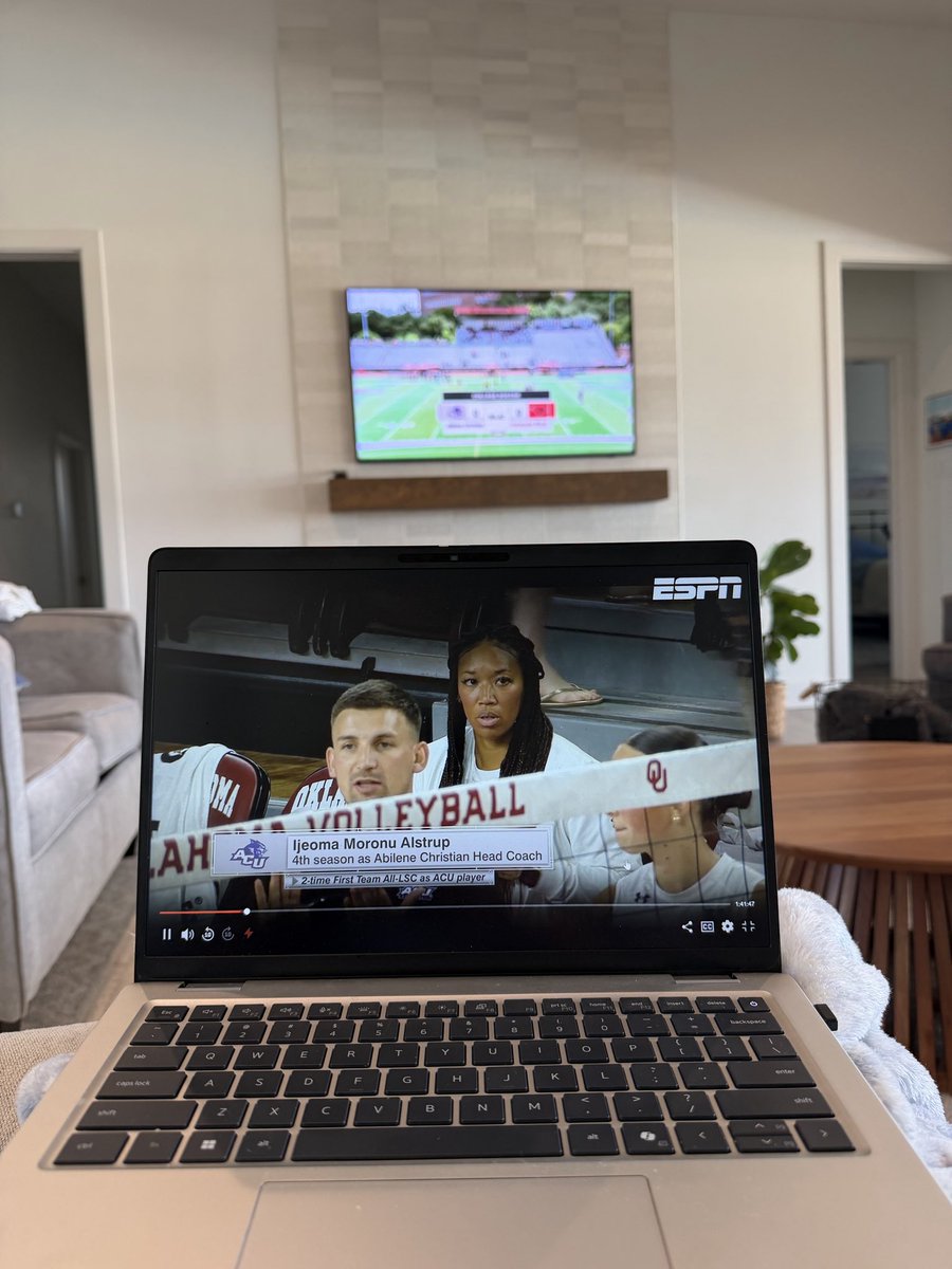 ZackLassiter's tweet photo. Cheering on @ACU_Soccer and @ACU_Volleyball at the same time! Go Wildcats! #adlife https://t.co/as9jP0pOvd
