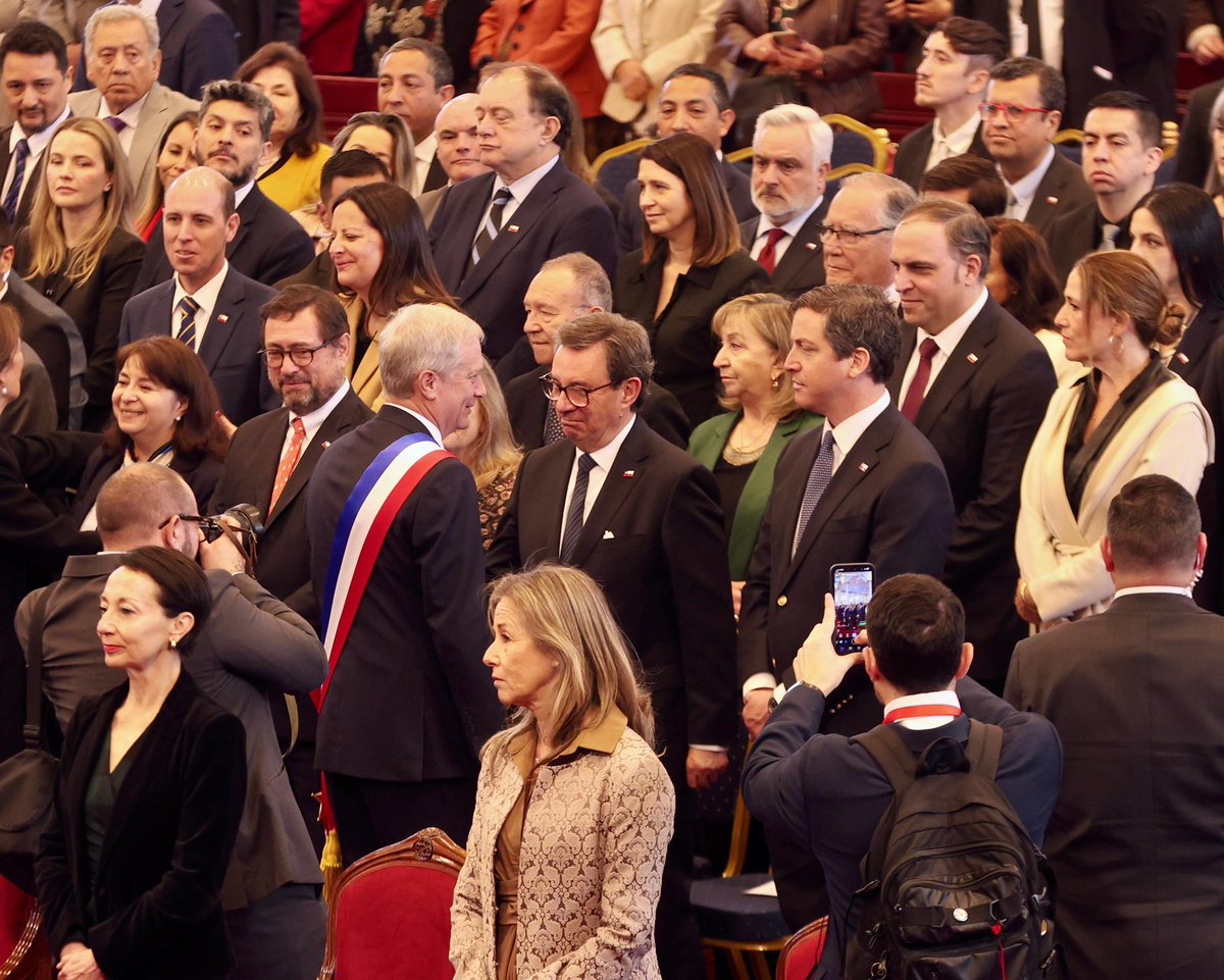 mindefchile's tweet photo. 🇨🇱 En el marco de un nuevo aniversario patrio, el ministro de Defensa Nacional, Fernando Barros, acompañó al Presidente de la República, José Antonio Kast, en el Te Deum Evangélico, realizado en la Catedral Evangélica de Chile, en Estación Central. https://t.co/TGCxfPw15G
