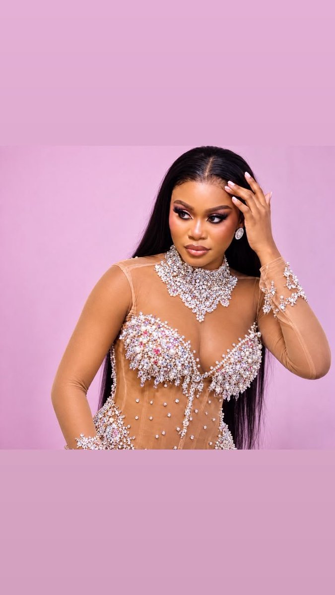 Flora_omoko's tweet photo. FLORALS !!! 🌸 
WE SURVIVED ANOTHER EVICTION !!! 😭💜👑

To the haters who booked Flora’s bus ticket home: kindly request a refund. She is NOT leaving! 🥳🔥 
FLORALS 🌸, You carried this vote like a heavy sack of rice and delivered. 🏆

Pack your bags? No darling, we are packing for the FINALS! 💃🏽

STAY ACTIVE FLORALS !!! 🌸
💸 FLORA FOR THE MONEY 💰🏵️ 

@BBNaija 
#BBNaija 
#BBNaijaS11 
#Floramyflawa