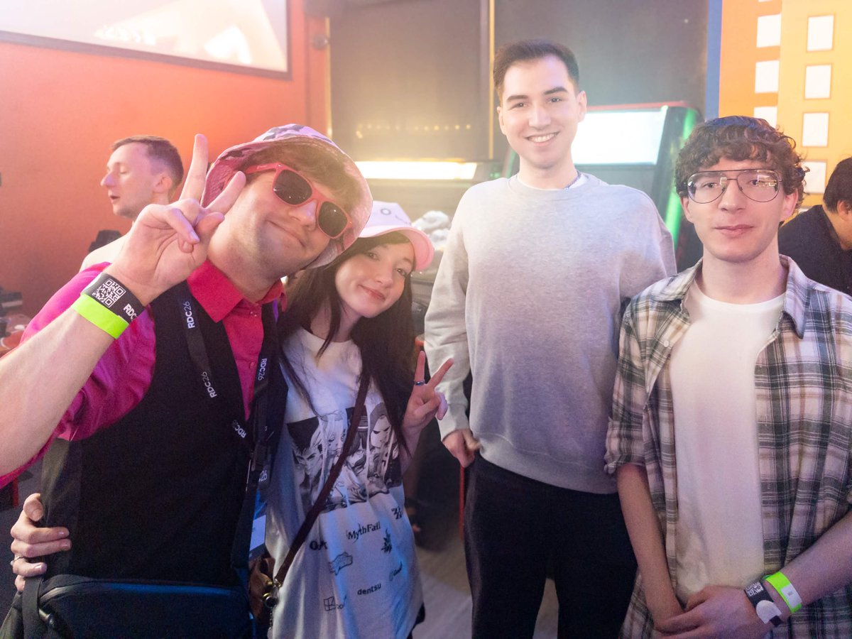 ErnieC3_'s tweet photo. My third year at Roblox RDC with the Piggy Intercity team was incredible!
Not only did I have the opportunity to have a blast &amp; chill with my friends I've already met on the team, but some new members who were experiencing RDC for the first time as well!
Thank you everyone! https://t.co/vmA8LOaIxU
